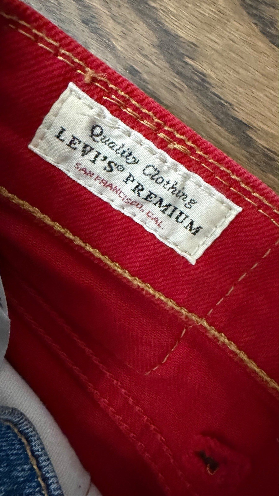 Levi’s Premium Men’s Blue/Red Split Logo Denim Jeans Athletic Taper Stretch
