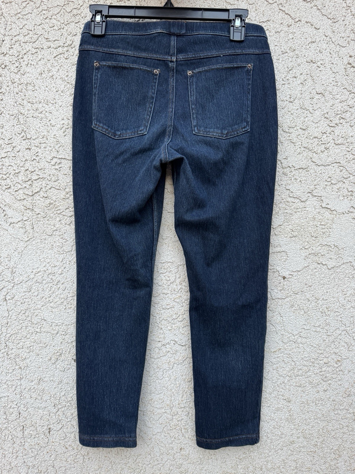 HUE Size M NWOT Women’s Pull On Jegging Lightweight Jeans Stretch Inseam 28”