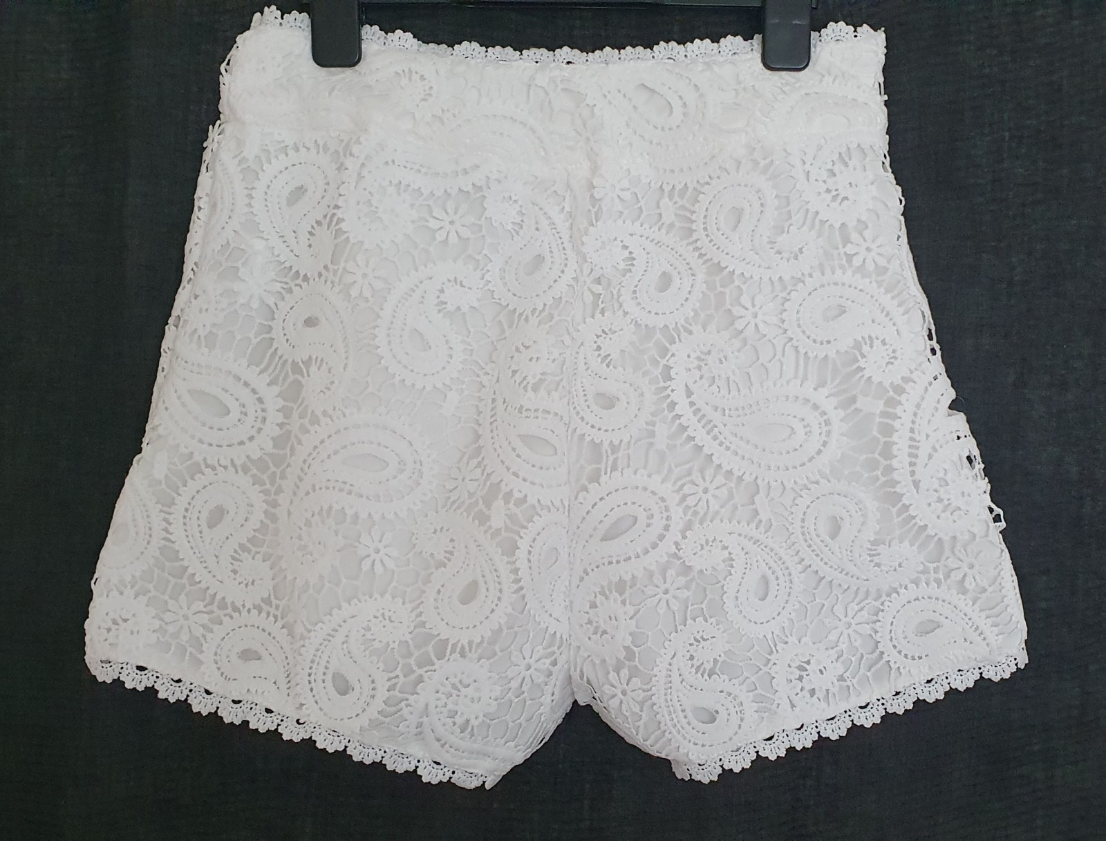 Ladies Fully Lined White Lace Shorts UK Size S EU 36 Brand New Without Tags
