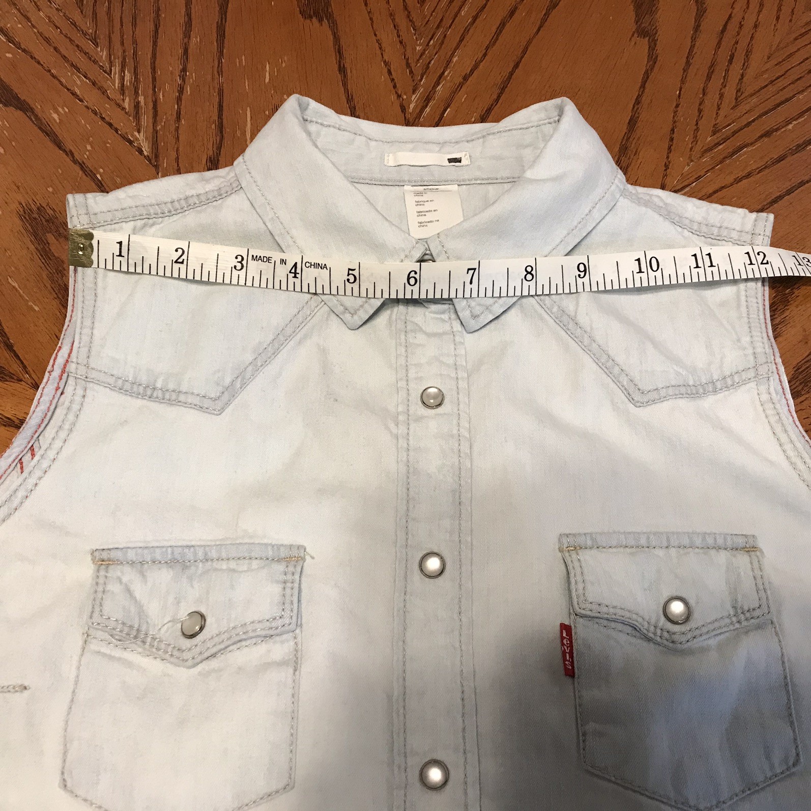 Levi’s Women’s Sleeveless Tie-Front Denim Shirt Pearl Snap Light Sky Blue Small
