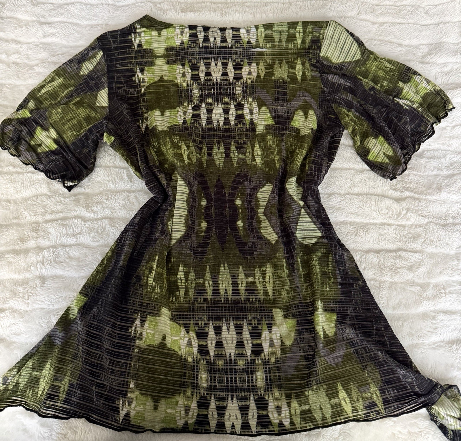 New Directions L Green/Black/White Geometric Chiffon V-Neck Beaded Sequin Tunic