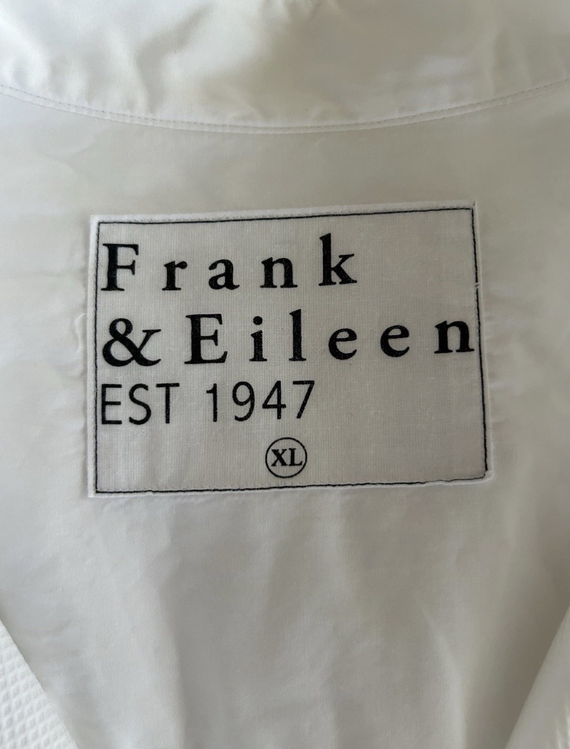 Frank & Eileen Size XL White Victoria Italian Tuxedo Shirt Blouse Button Closure