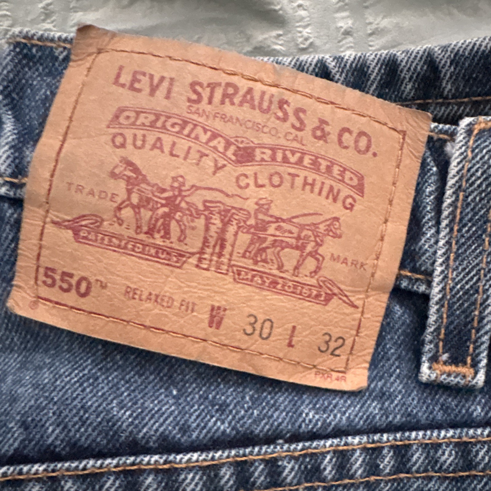 Levi’s Men’s 550 Relaxed Fit Straight Leg Jeans Medium Wash Blue Mid Rise