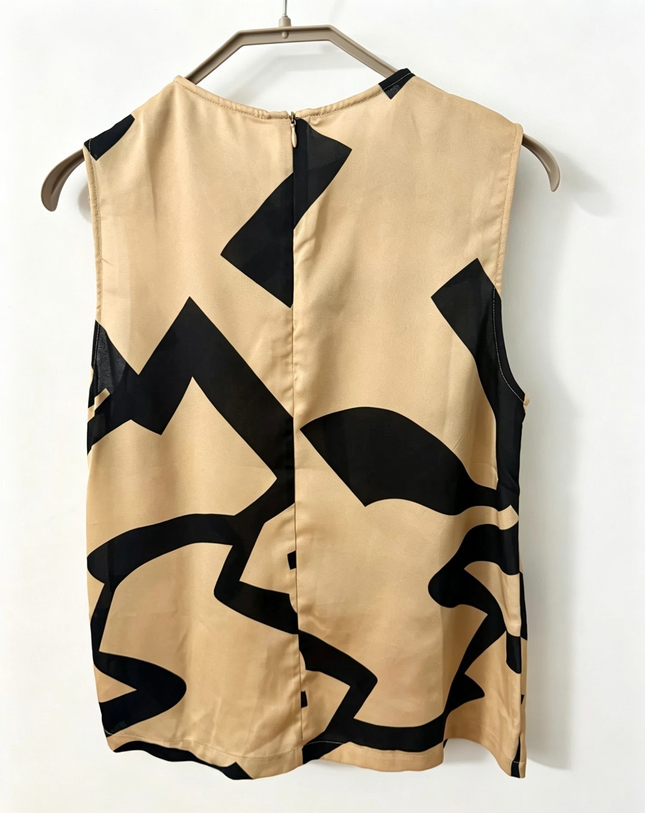 Women’s Geometric Print Sleeveless Top Beige Black Abstract Pattern Blouse