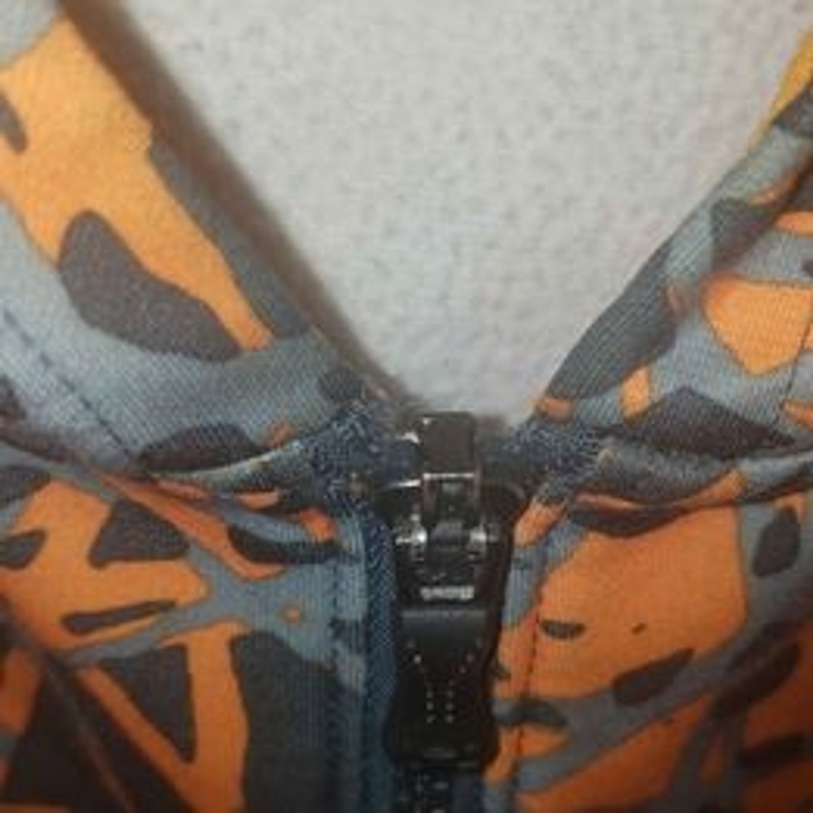 Under Armour Youth Boy’s Storm Charcoal Grey Orange Zip Up hooded Jacket small