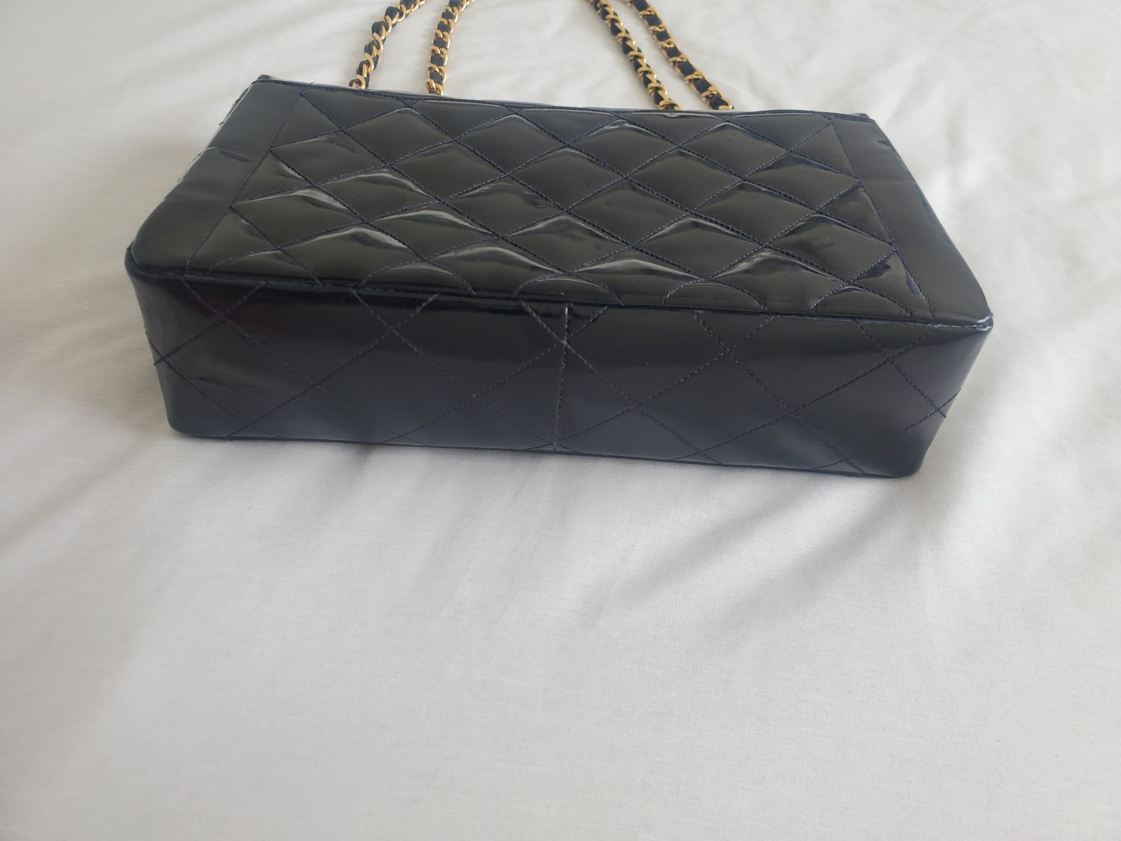 CHANEL Black Shoulder Bag 24k Gold Chain Strap CC Logo in Pattent Leather