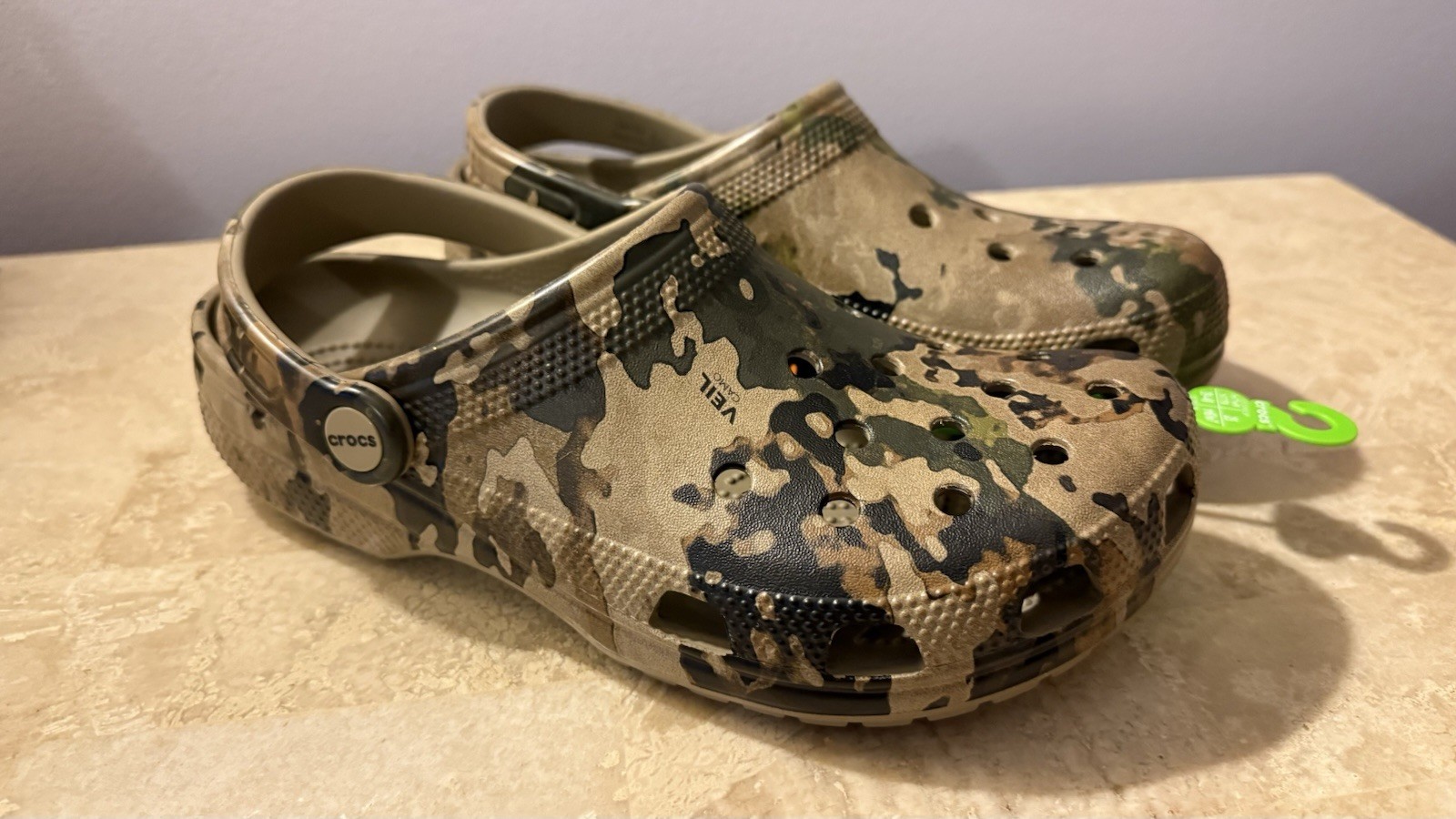 Authentic Crocs Veil Comfort Classic Clogs Size: Men 4 / Women 6 Camo Green New