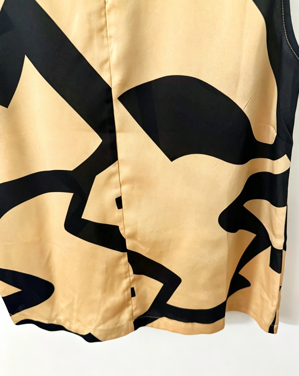 Women’s Geometric Print Sleeveless Top Beige Black Abstract Pattern Blouse