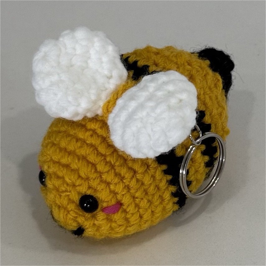 Handmade Crochet Bee Novelty Key Chain Keyring Charm Yarn/Metal Yellow White