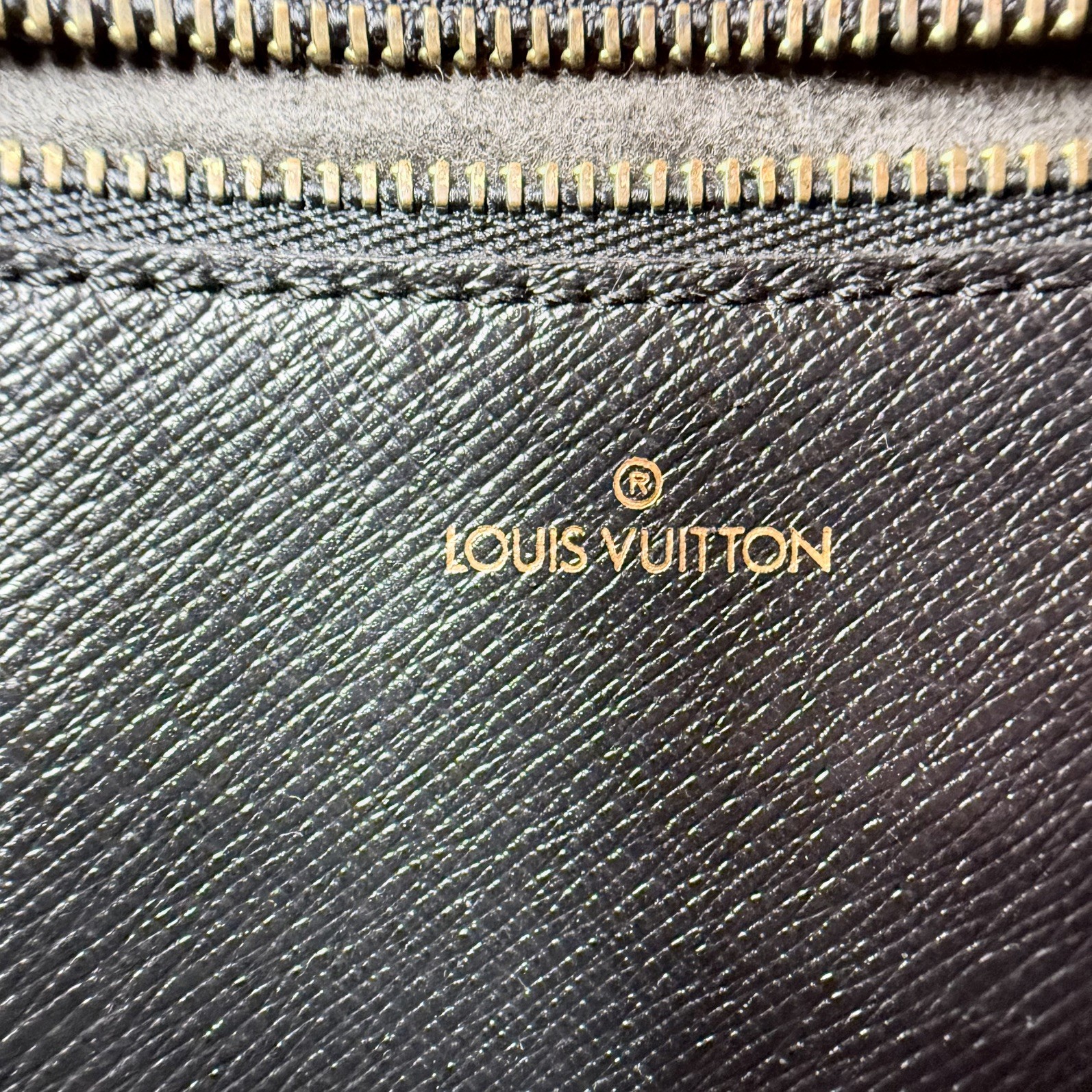 Authentic Louis Vuitton Saint Cloud GM Epi Shoulder Bag