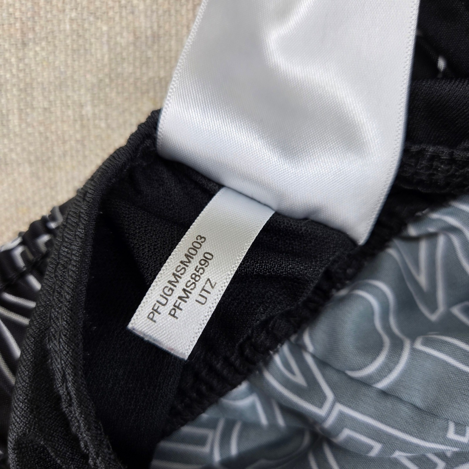 Calvin Klein Small Preloved Minimalist Neutral Casual Capsule Wardrobe Basic