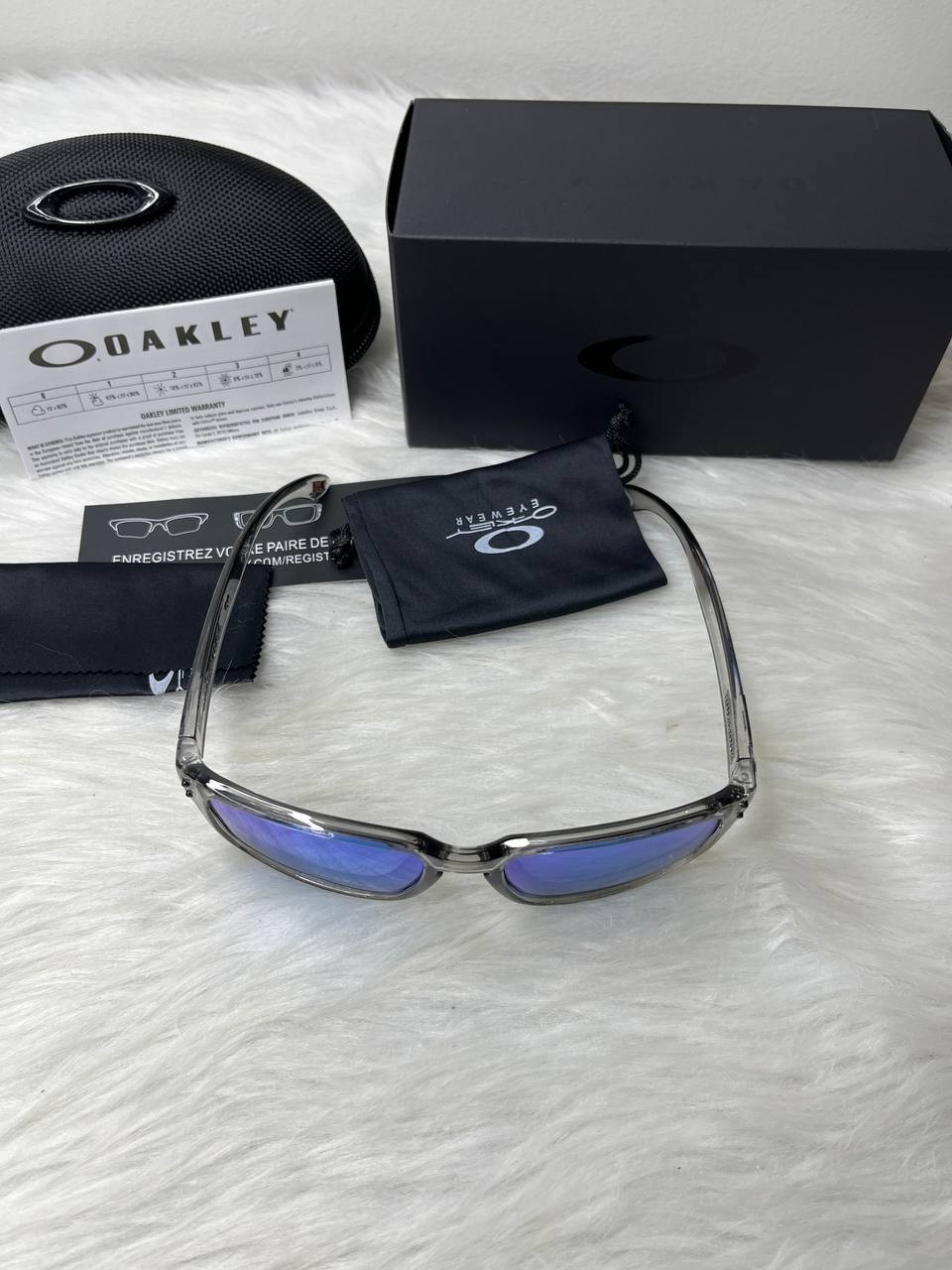 Oakley Holbrook Grey Smoke Clear Frame Blue Mirror Polarized Lens Sunglasses NEW