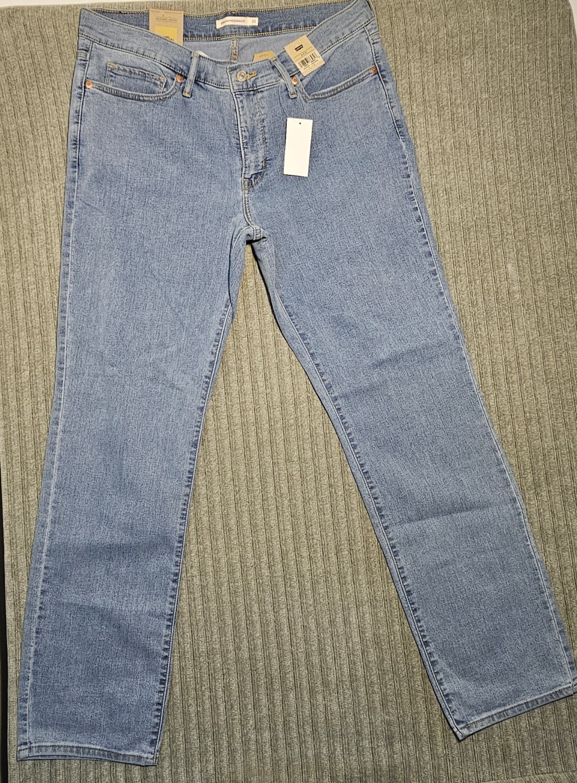 Levi’s Women’s 314 Shaping Straight Mid-Rise Size 33×32