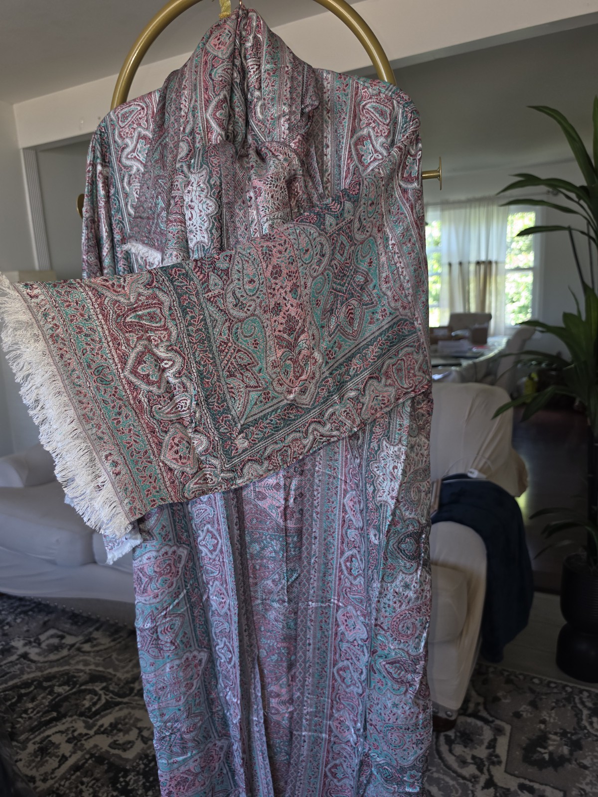 Pashmina ABAYA with scarf.size 50. ( NO RETURNS ACCEPTED SALES ARE FINAL)