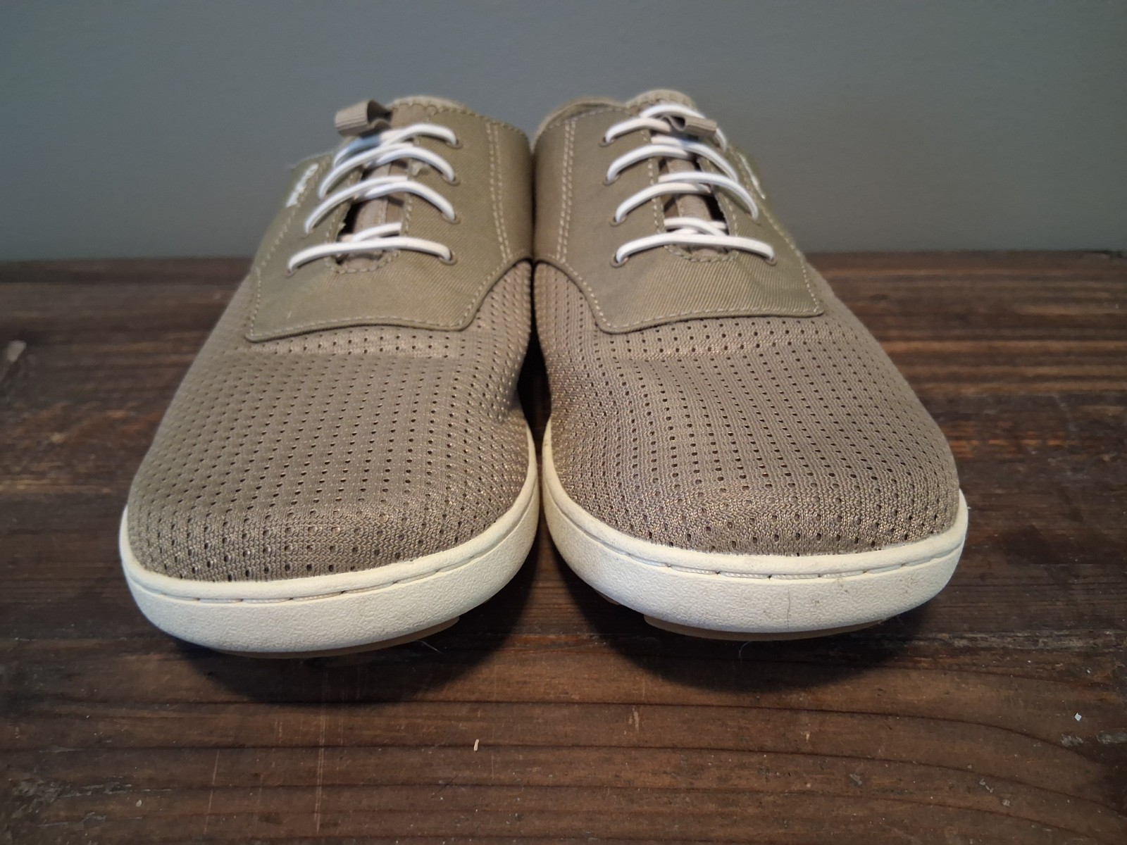 olukai nohea moku mens size 8.5 worn 1 time excellent condition