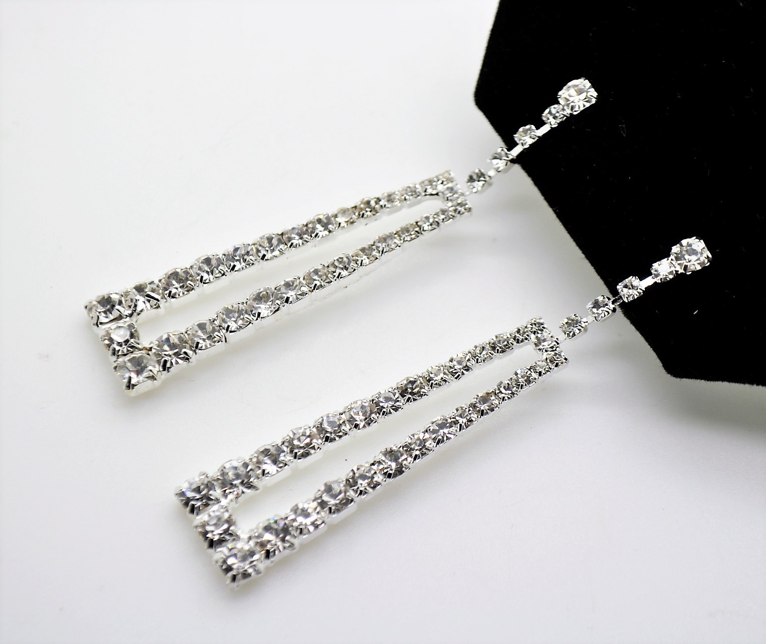 C321 SIMPLY UNIQUE DESIGN SILVER CLEAR COLOR WEDDING PARTY FASHION DROP EARRING