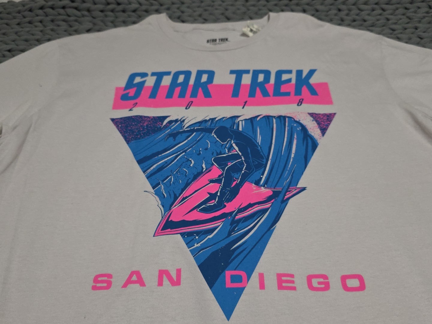 Star Trek 2018 San Diego Retro Surfer Gray Short Sleeve Tshirt SZ 2XL NEW