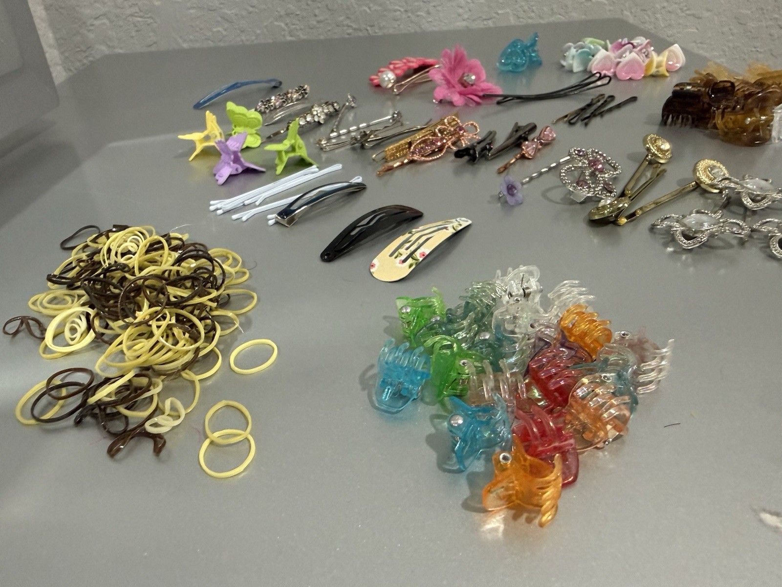 Mixed Hair Accessories Lot Clips Barrettes Claw Clips Bobby Pins Floral Decor