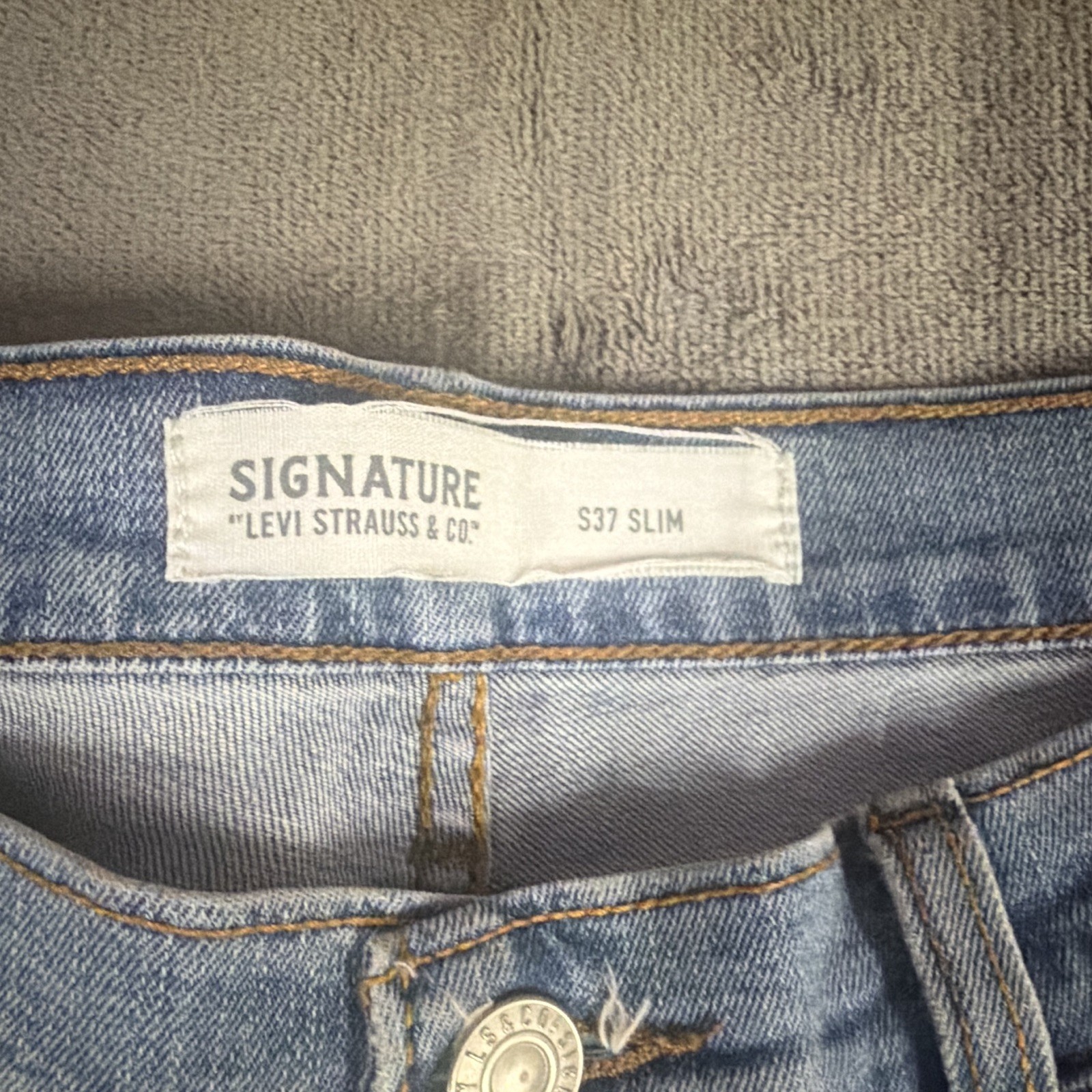 Signature by Levi Strauss & Co Men’s Light Wash Blue Denim Skinny Slim Jeans