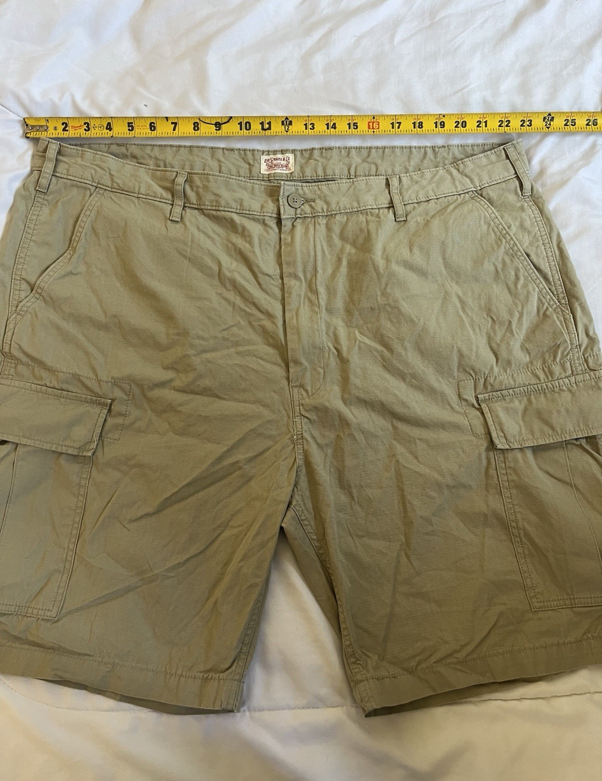 Levi’s Cargo Shorts Mens Beige Khaki Cotton Pocket Casual Workwear Size 46