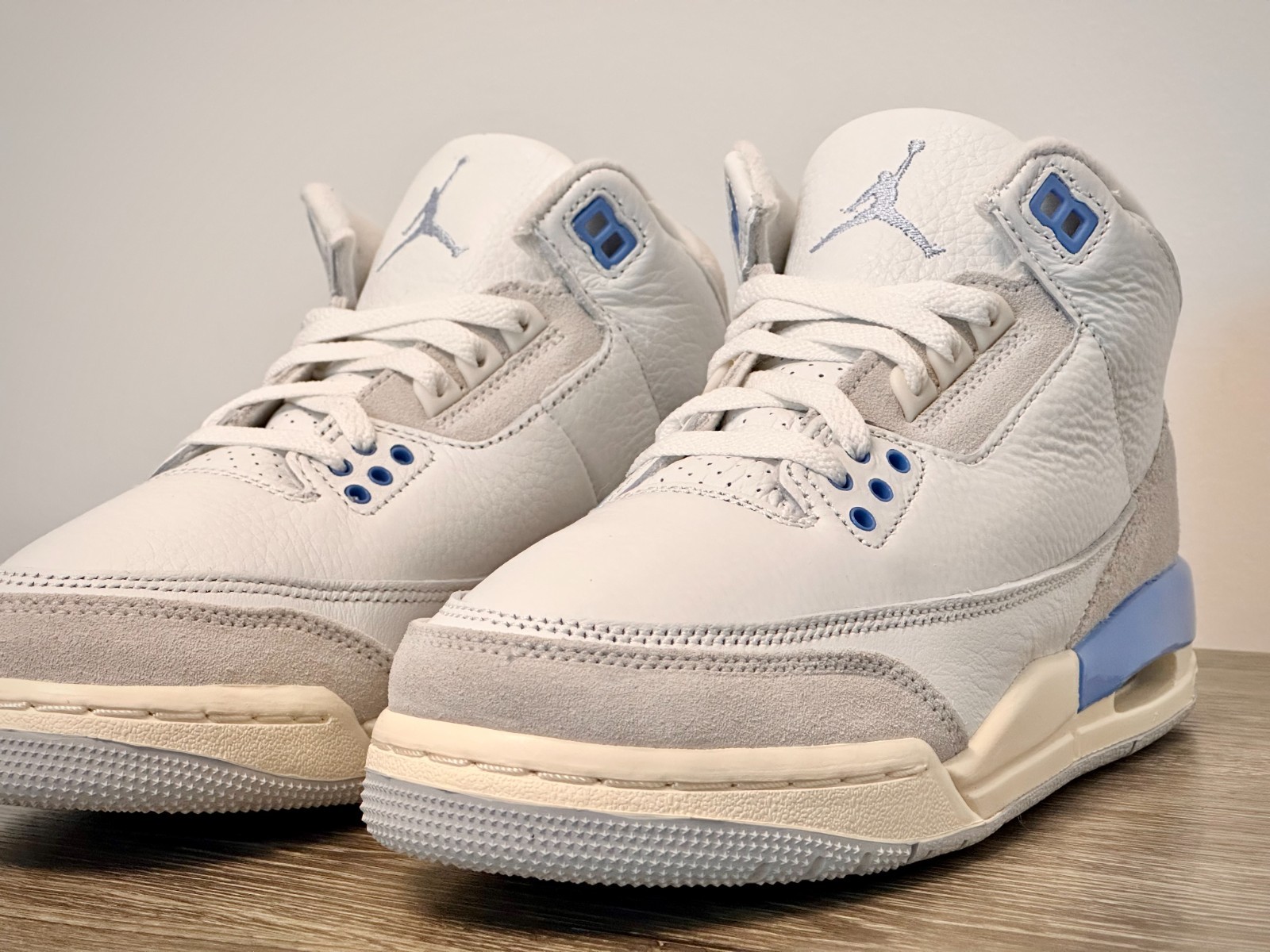 Air Jordan 3 Retro – 7 Men / 8.5 Women – Summit White/Hydrogen Blue CT8532-101