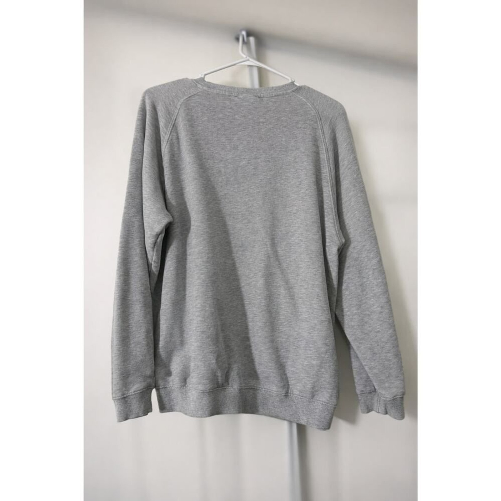 #020 – H&M Gray Sweatshirt – Women’s Medium (90s / Y2K Style)