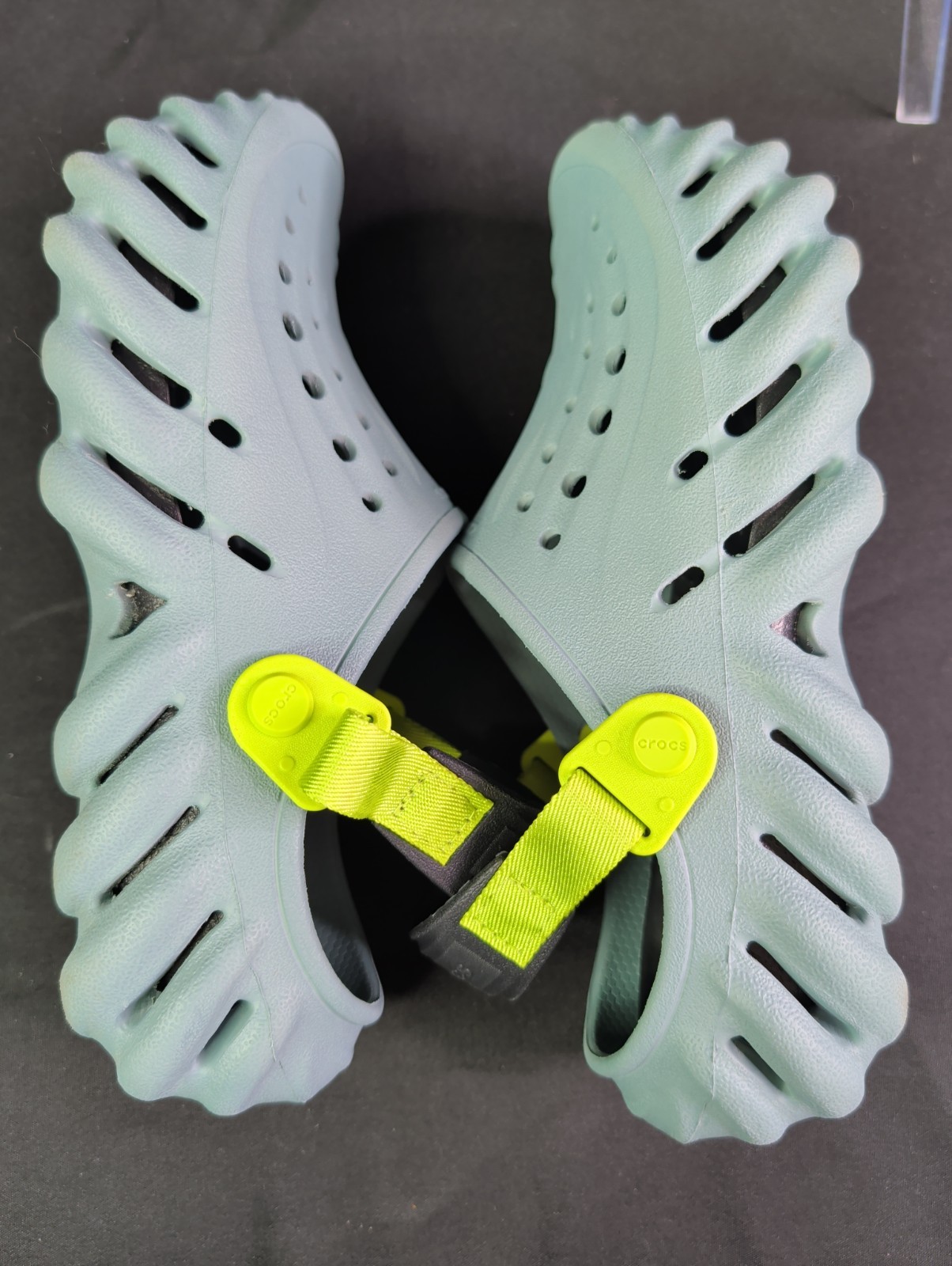 Crocs Echo Clog “Pond” size Blue/Black-Volt 207937-3YO Sz J6 W8 M6