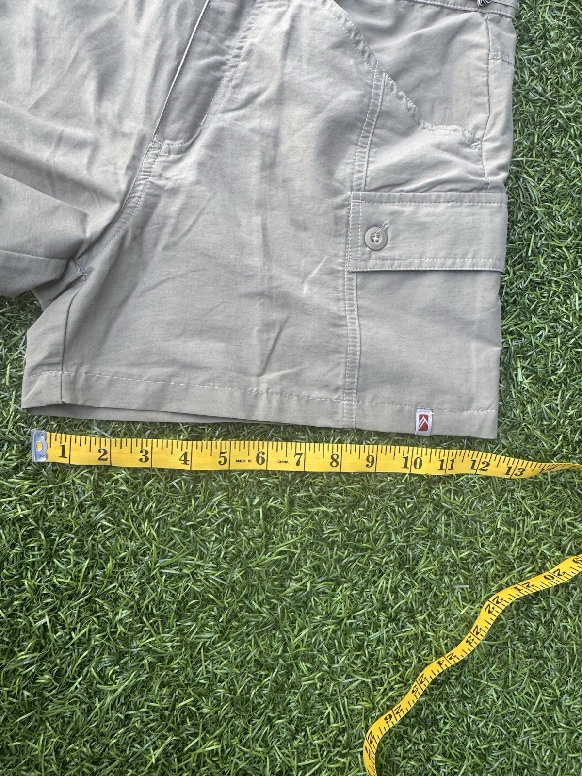 Alpine Design Women’s Khaki Cargo Shorts Size M Hiking Camping Gorpcore Utility