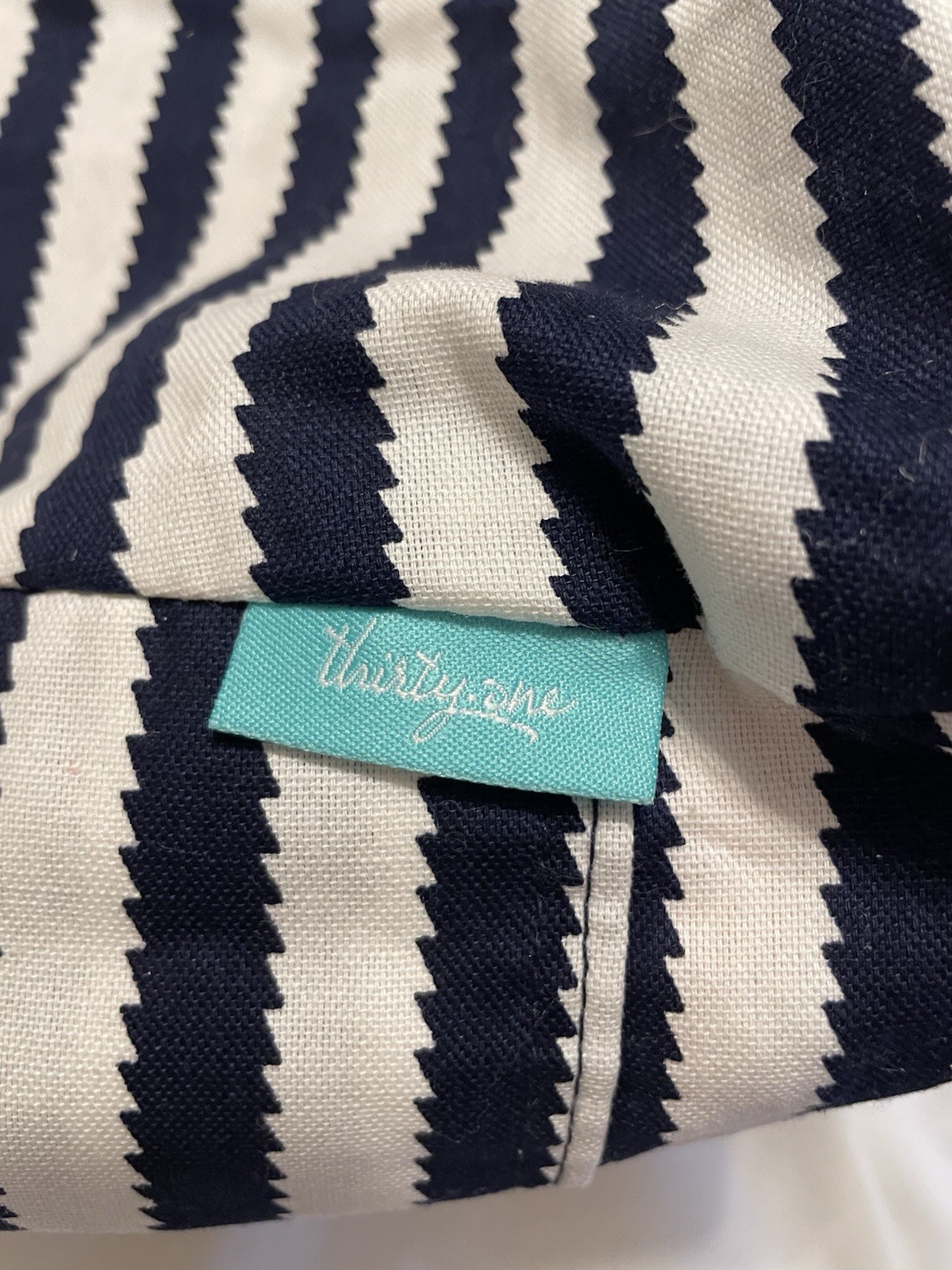 Thirty-One Reversible Paradise Pop & Navy Wave Retired Crossbody Hobo Bag
