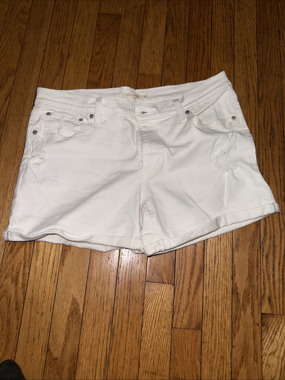Levi Strauss Womens Shorts Size Mid Rise Mid Length Denim White Size 32 New