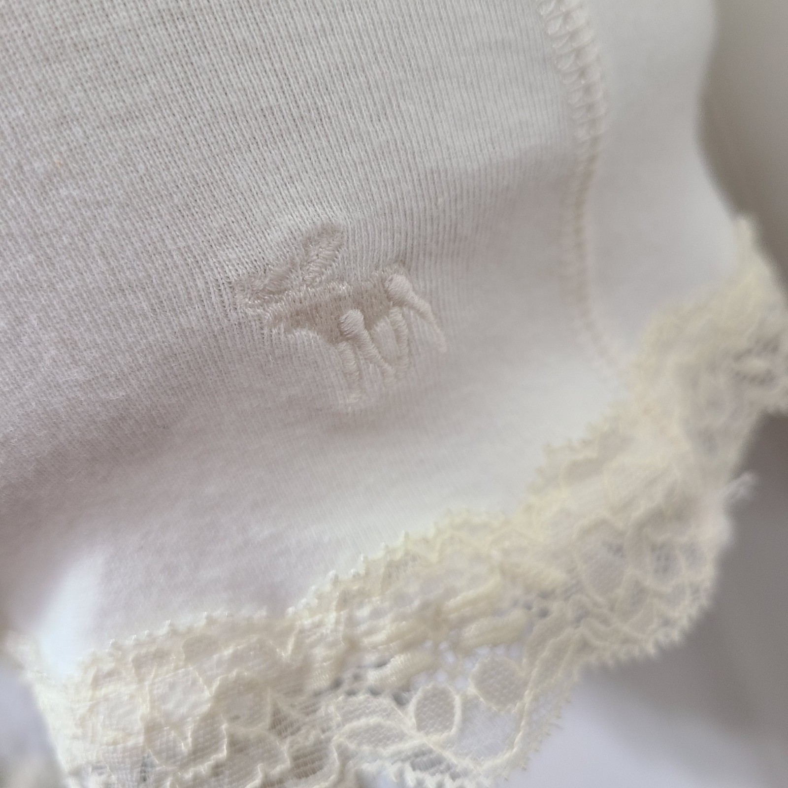 ♡ Y2K ♡ Abercrombie And Fitch White Cami Cream Lace Razorback Tank Top
