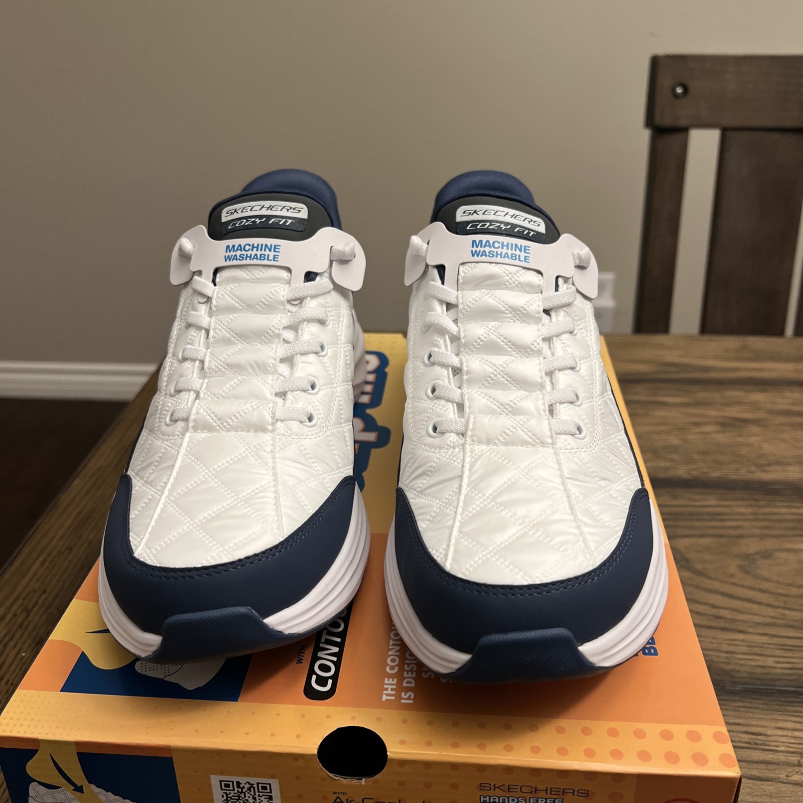 SKECHERS Slip-Ins Cozy Fit White/Navy Machine Washable Lace Up Size 11.5…R8