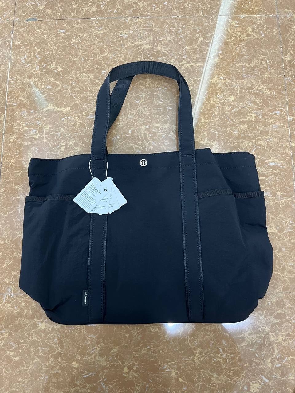 NWT Lululemon Large 20L Tote Bag Daily Multi Pocket Gym Travel Shoulder