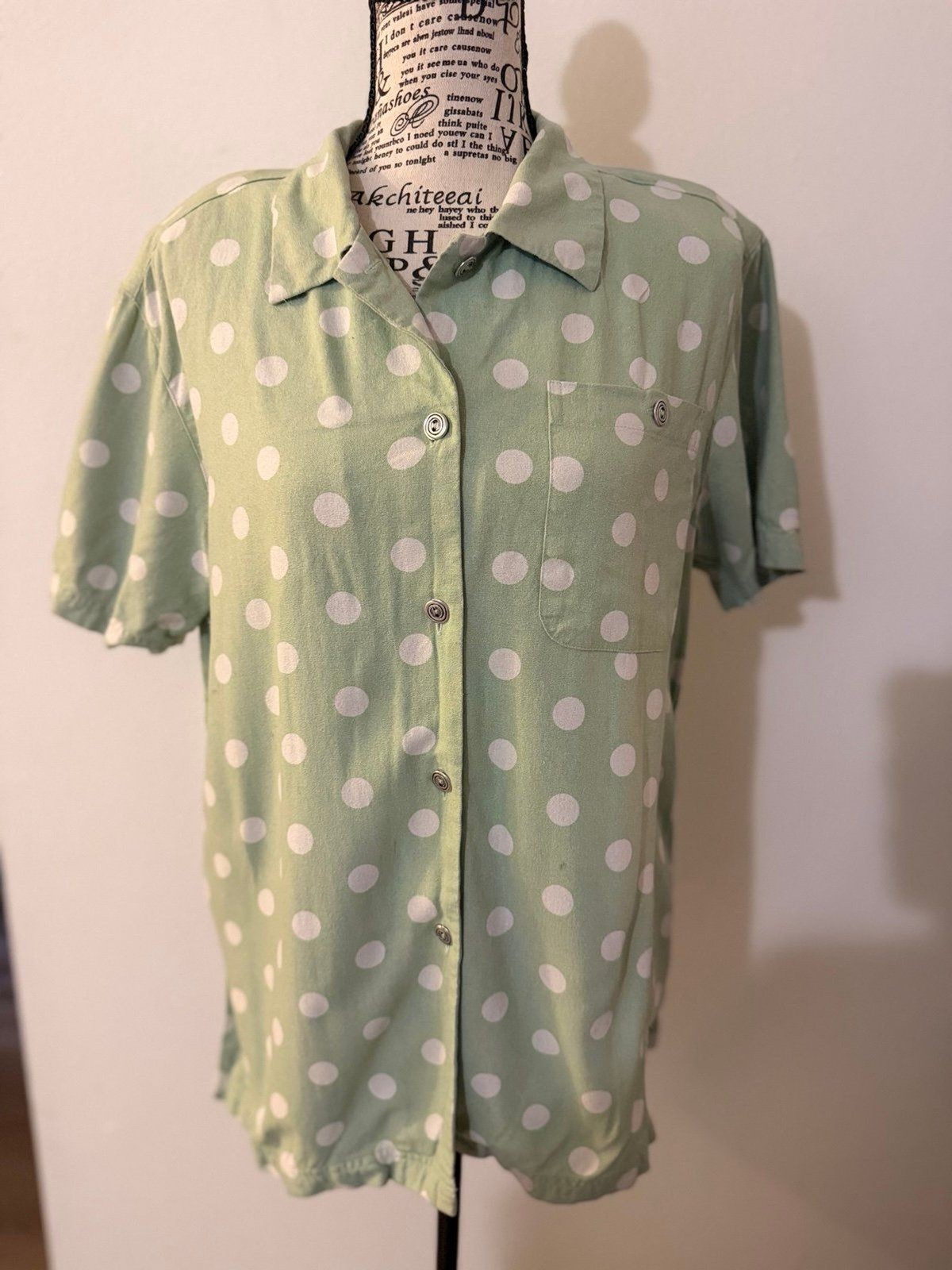 Y2K 80’s 90’s Women’s 100% Silk Mint Green Polka Dot Short Sleeve ButtonUp Shirt