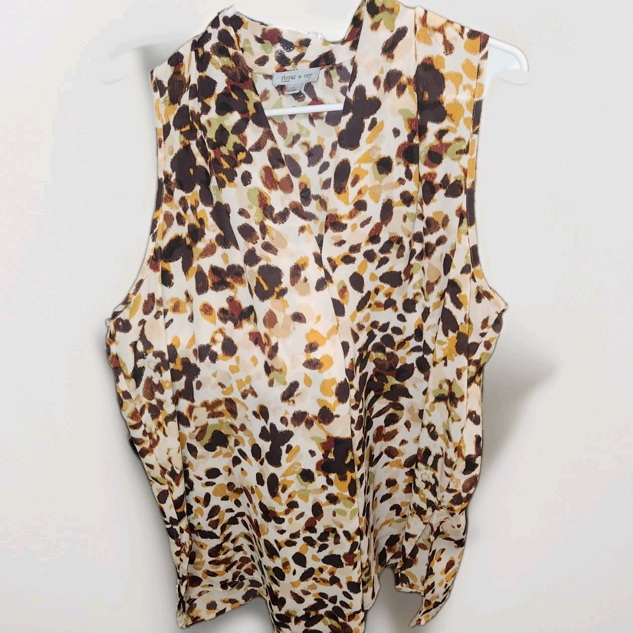 Floral & Ivy Women’s Multicolor Animal Print Sleeveless V-Neck Blouse XL Flowy