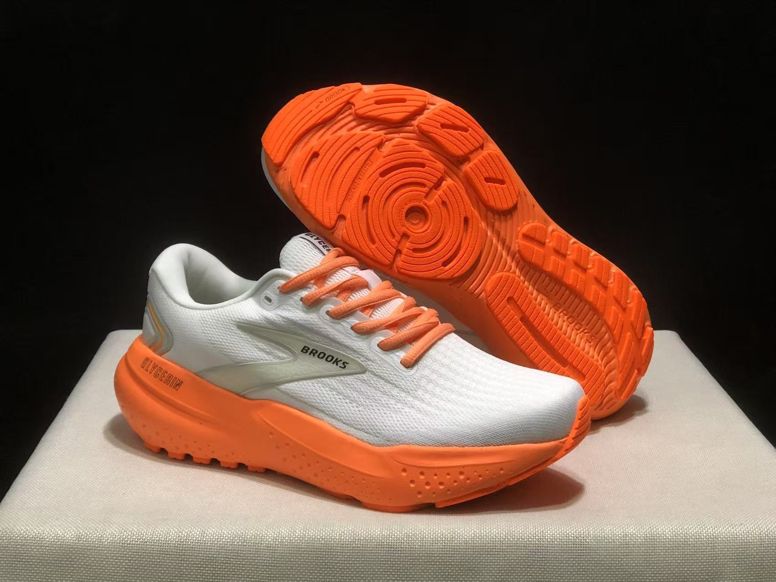 Brooks Men’s Glycerin GTS 21 Shoe Lightweight Comfort Trainer Sneaker