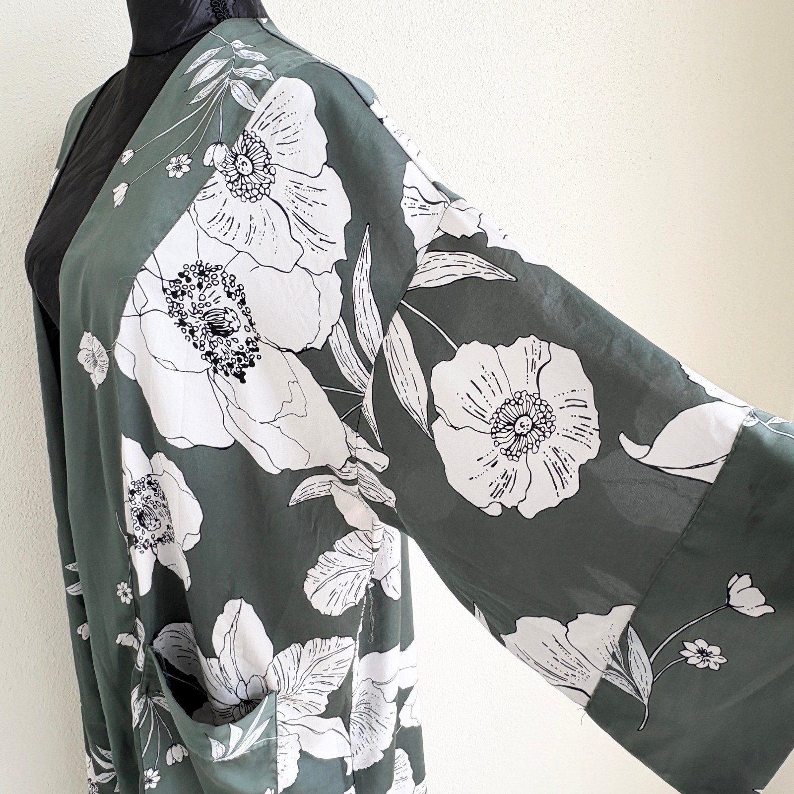 Victoria’s Secret Kimono Robe Floral Sage Green Satin Duster, Women XS/S Green