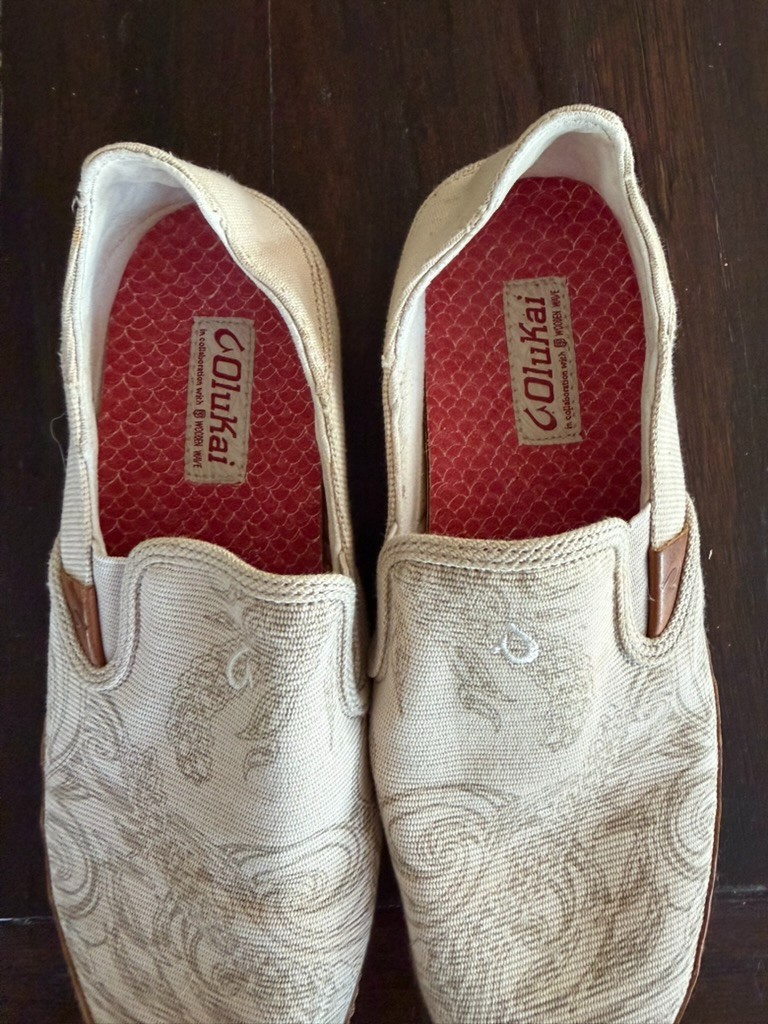 OluKai Makani Hoa Mens Slip On Shoes NEW Size 9 Limited Edition Wooden Wave