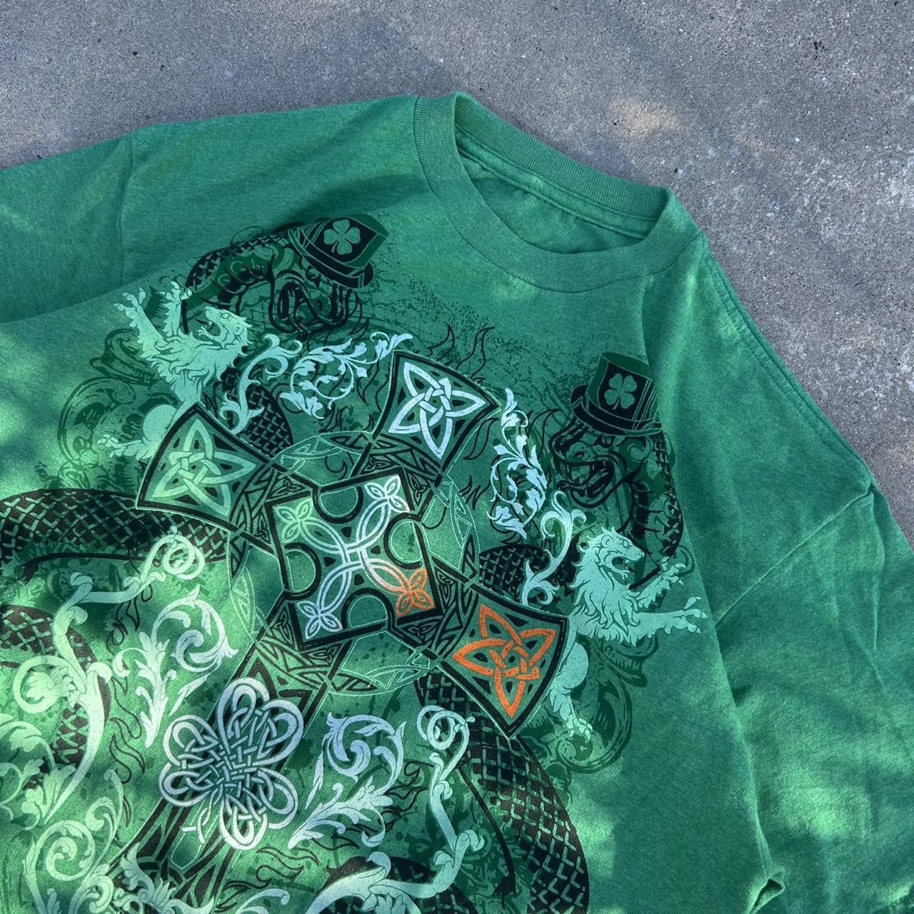 Vintage y2k green Celtic cross graphic tee