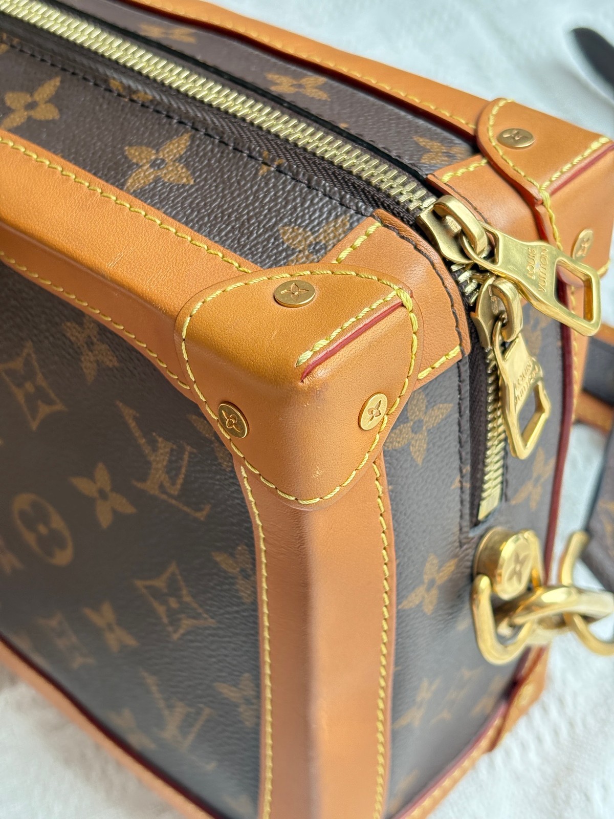 Louis Vuitton Pre-Owned Authentic Box Clutch Free Tracked Shipping