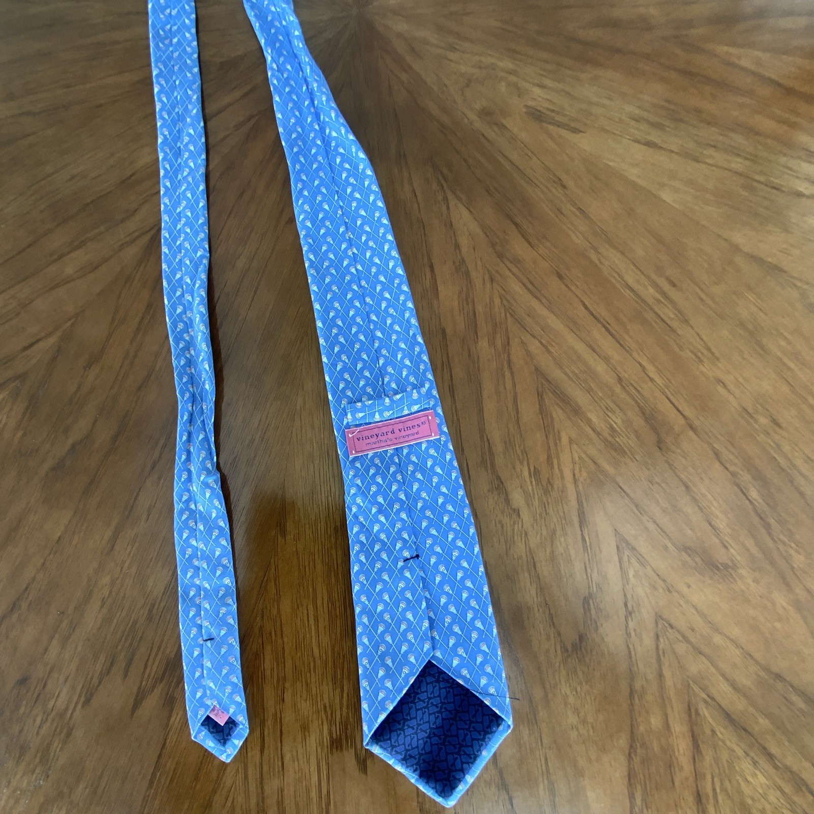 Vineyard Vines Men’s Blue/White Geometric Woven Silk Tie w/ Logo Accent