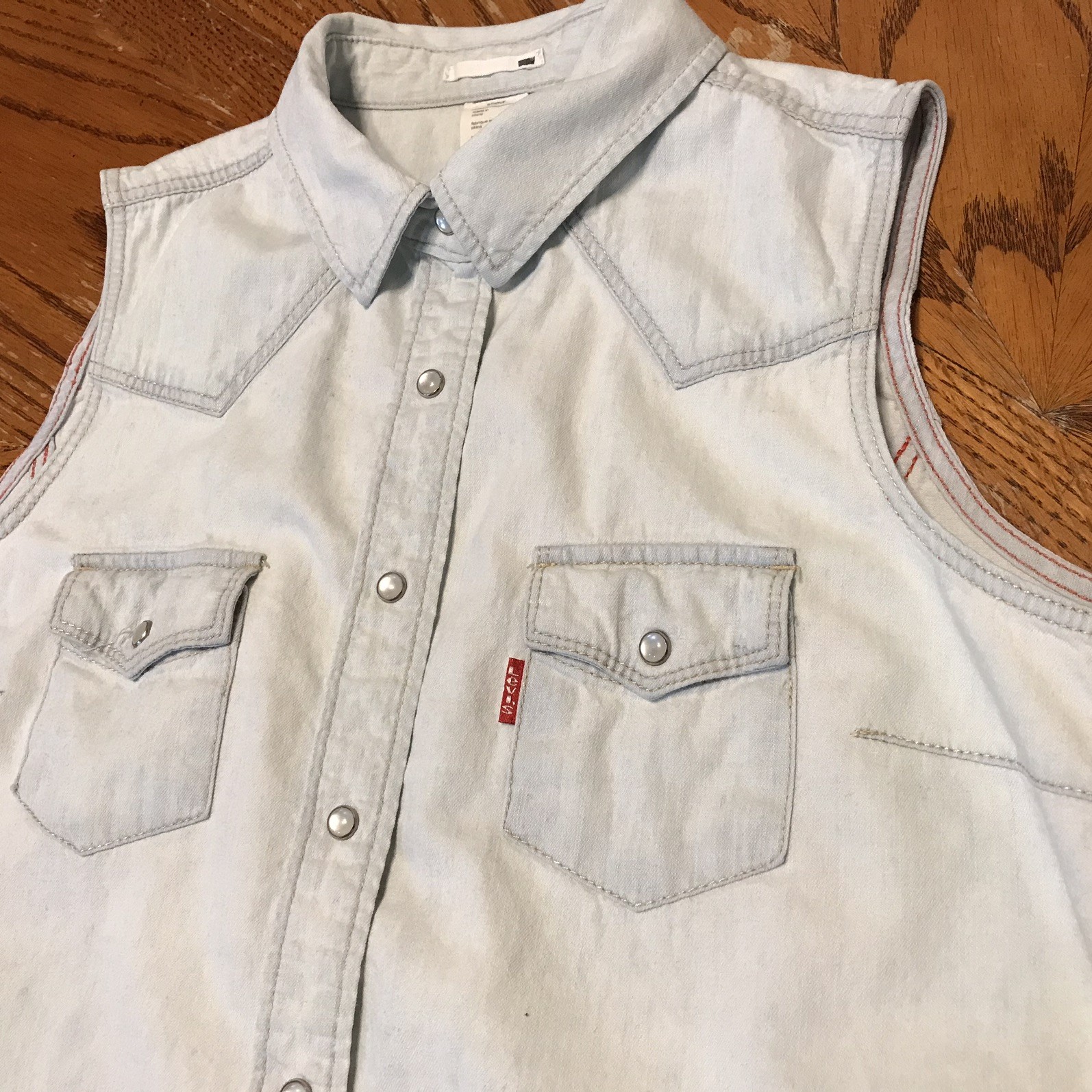 Levi’s Women’s Sleeveless Tie-Front Denim Shirt Pearl Snap Light Sky Blue Small