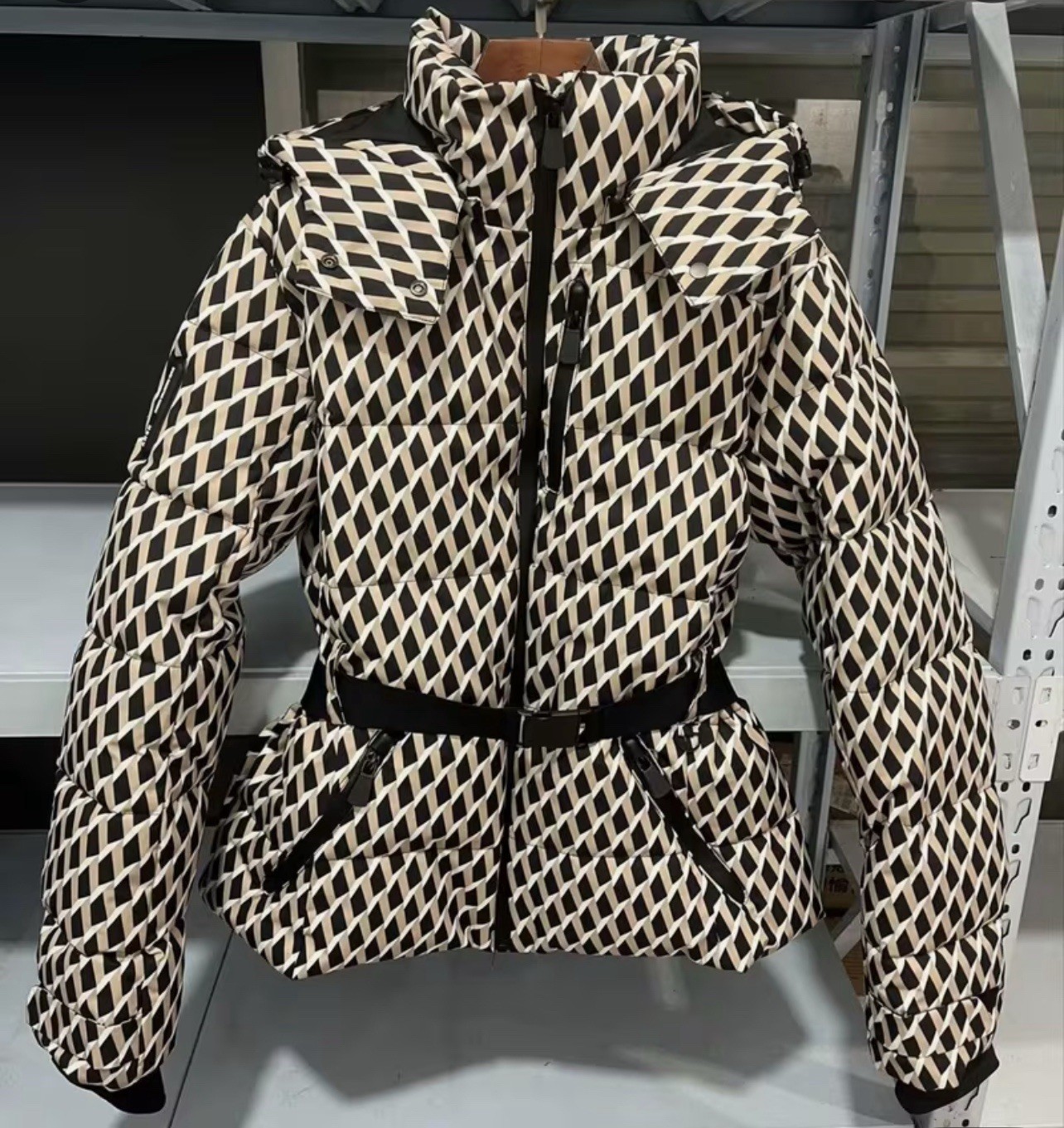 lady’s ski puffer Jacket/snow/vacation -thermo+water+wind proof