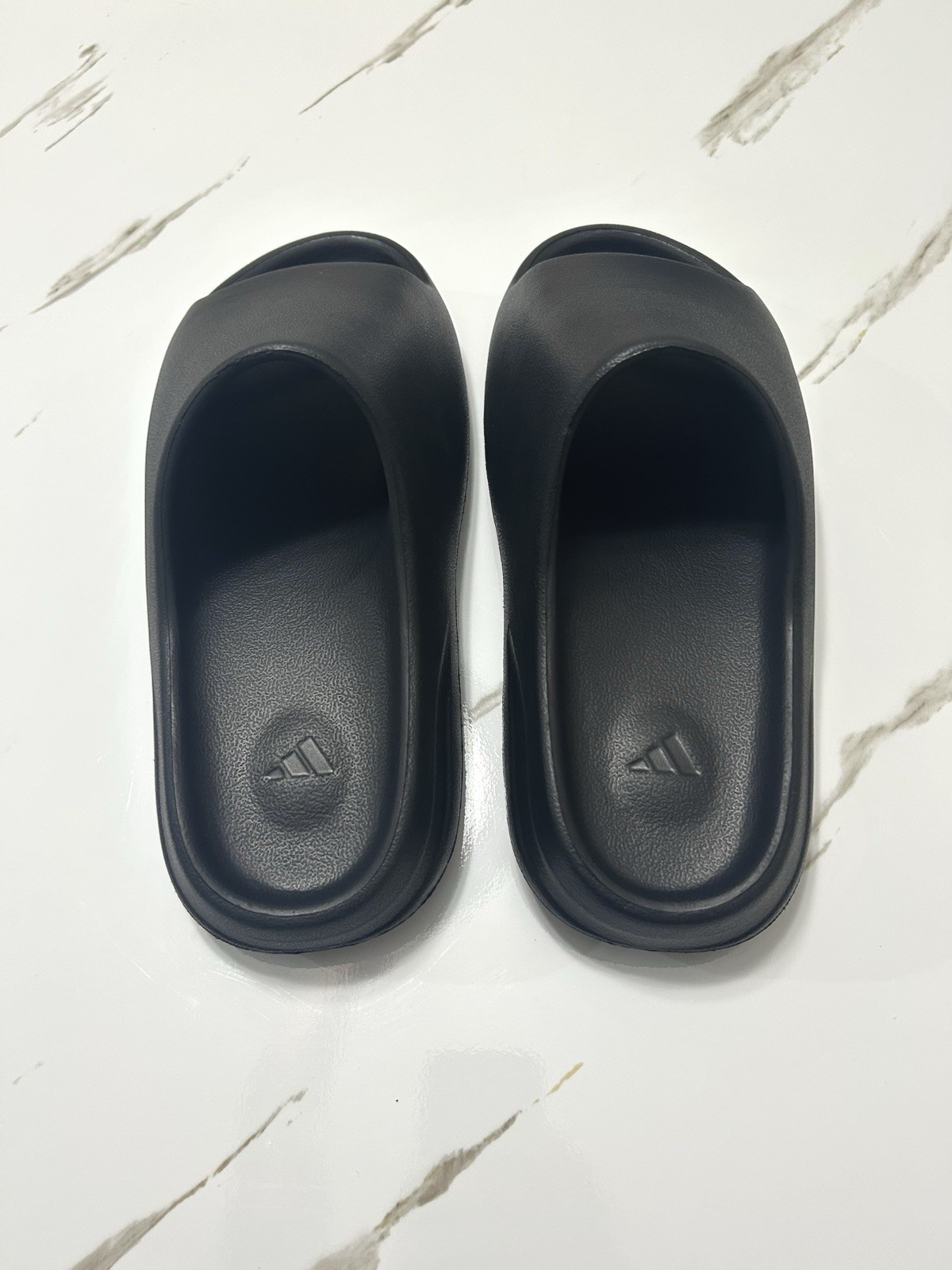 YEEZY SLIDES ONYX SIZES 9-13