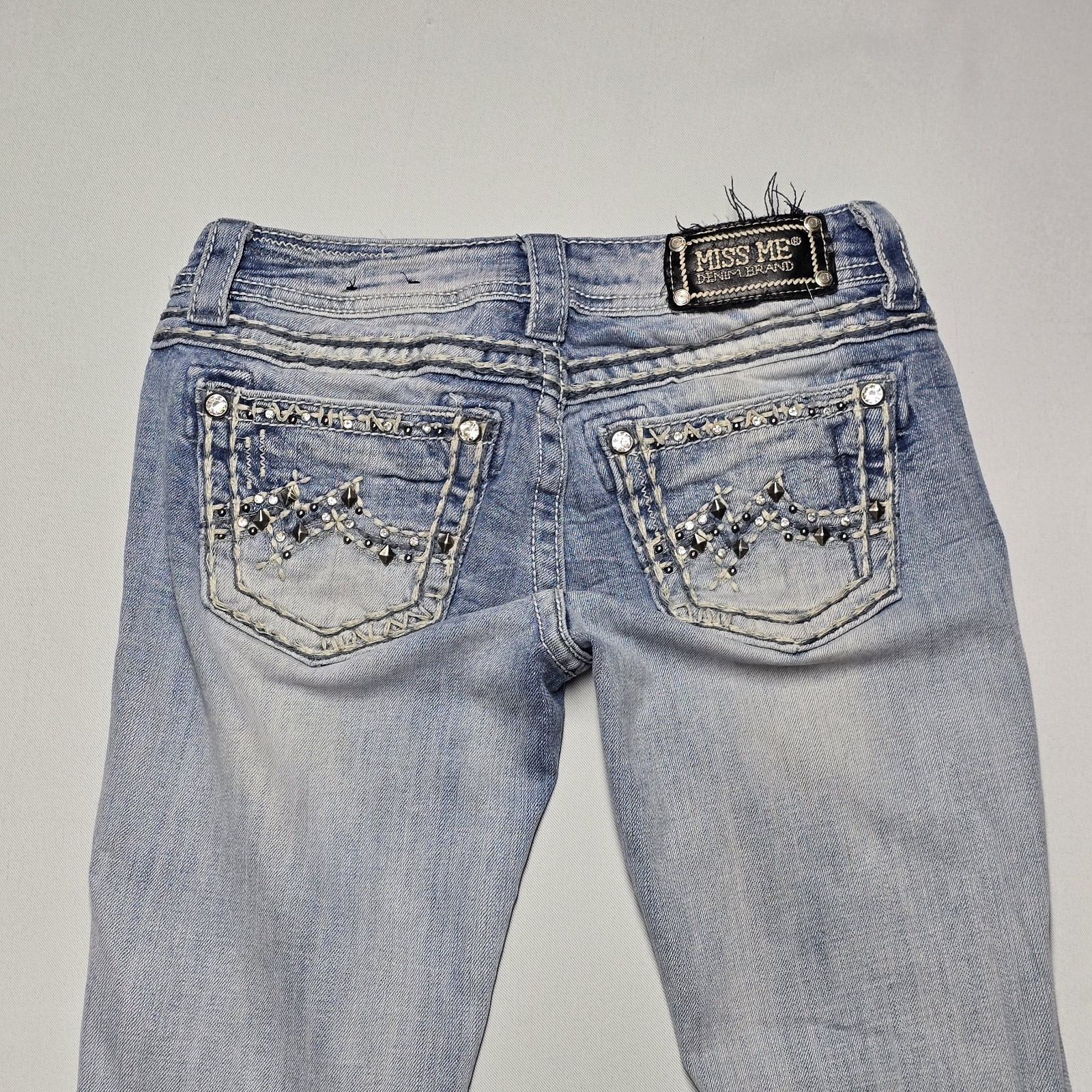 Miss Me Jeans Boot Cut Light Wash Embellished Pockets Sz 26×35 Inseam Je1050b2x