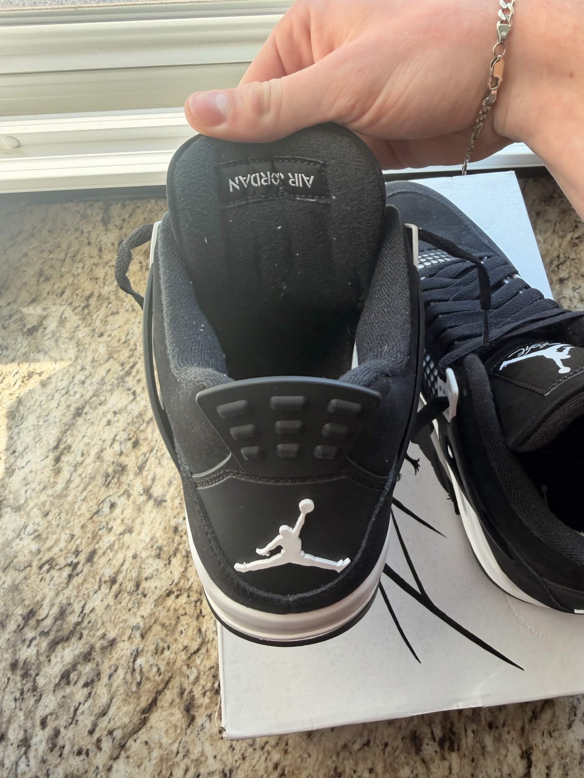 Nike Air Jordan 4 Retro White Thunder Black White Men’s Size 9.5 FV5029-141