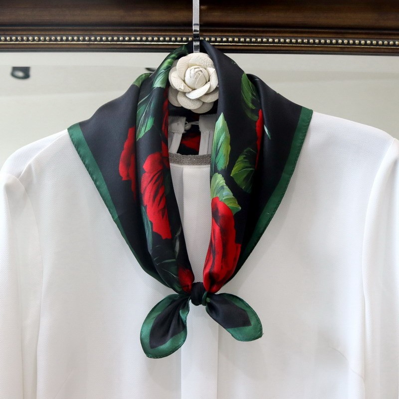 100% Mulberry Silk Satin Square Scarf Red Rose Floral Print 20.9″×20.9″