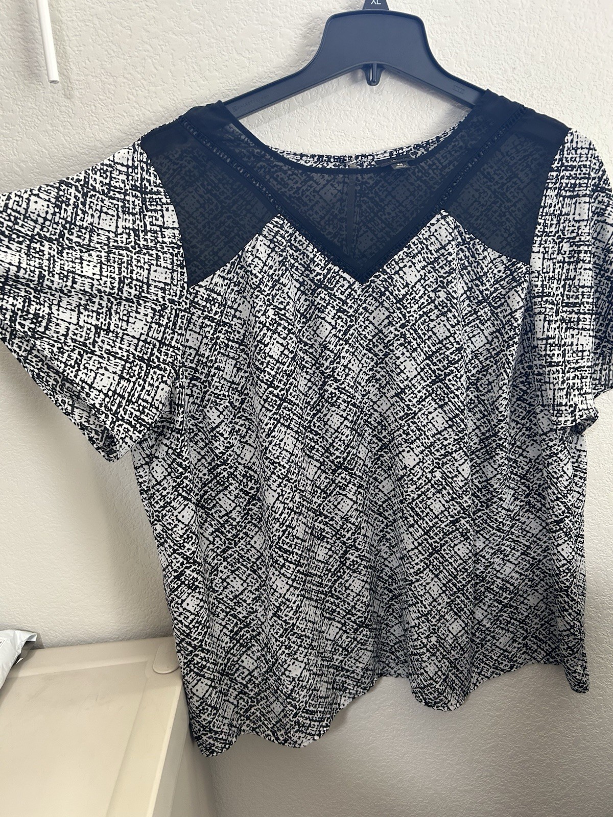 Worthington Woman 2X Plus Black White Geometric V-Neck Sheer Mesh Blouse