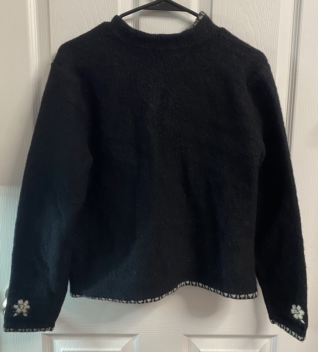 KAREN SCOTT Womens 100% Wool Embroidered Cardigan Sweater Black&White Floral PXL