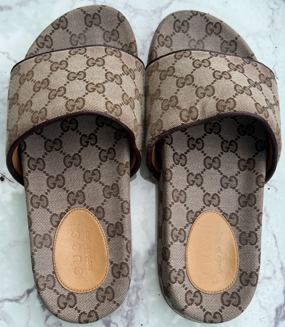 Gucci Men’s GG Slides – USED – Size 9 with Original Box